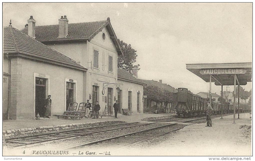 VAUCOULEURS   ( Meuse )   -  LA  GARE  /  Train - Autres & Non Classés