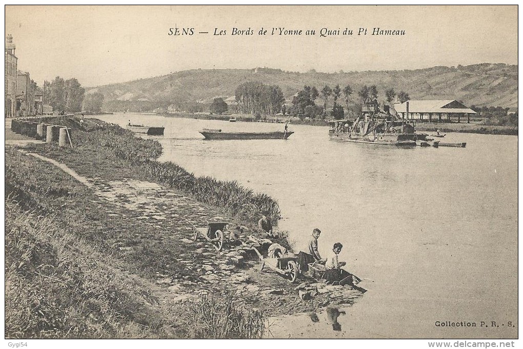 Sens     89    Les Bords De L\'Yonne Au Quai Du  Petit Hameau  CPA  écrite   TB - Sens