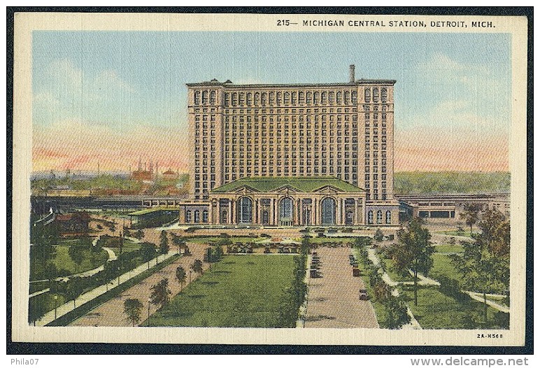 215 - Michigan Central Station, Detroit, Mich. ----- Postcard Not Traveled - Detroit