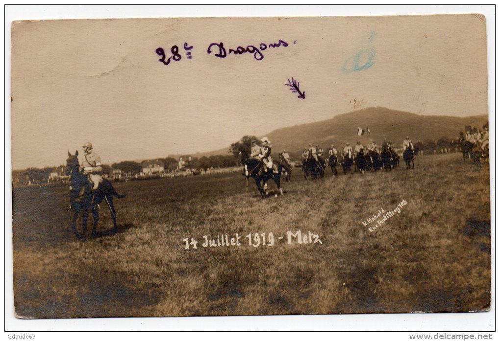 METZ - CARTE PHOTO Du 14 JULLET 1919 - 28° DRAGONS - ARMEE / MILITAIRES / MILITARIA - Metz Campagne