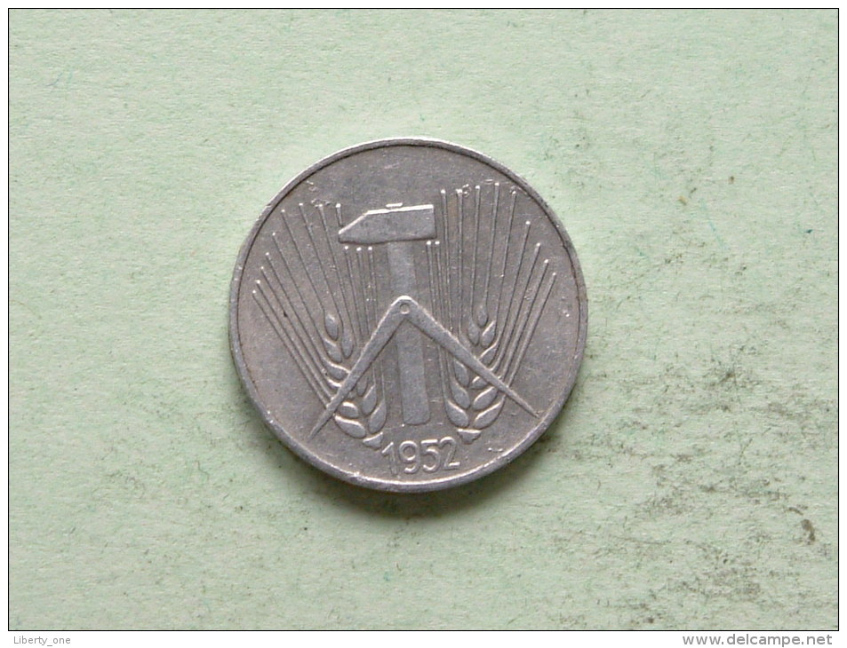 1952 E - 1 PFENNIG / KM 5 ( For Grade, Please See Photo ) ! - 1 Pfennig