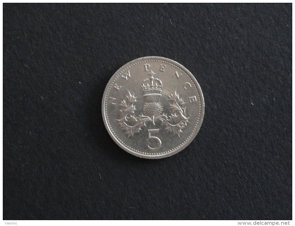 1979 - 5 New Pence Grande-Bretagne - England - 5 Pence & 5 New Pence