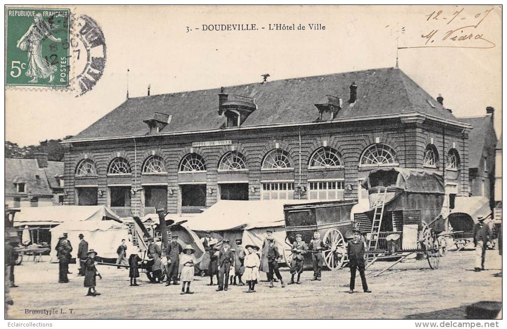 Doudeville    76   Marché Et Hotel De Ville - Other & Unclassified