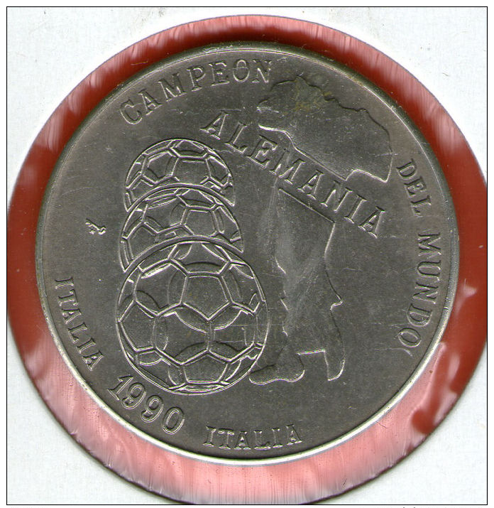 CUBA / KUBA *** 1 Peso 1990 ***  Cu-Ni - KM# 289 - 30mm - World Soccer Championship - Italy 1990 Campeon Alemania - Cuba