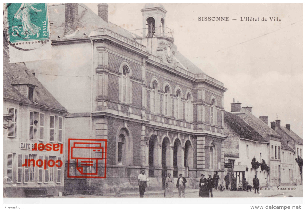 SISSONNE - L'Hôtel De Ville - Très Animée - Sissonne