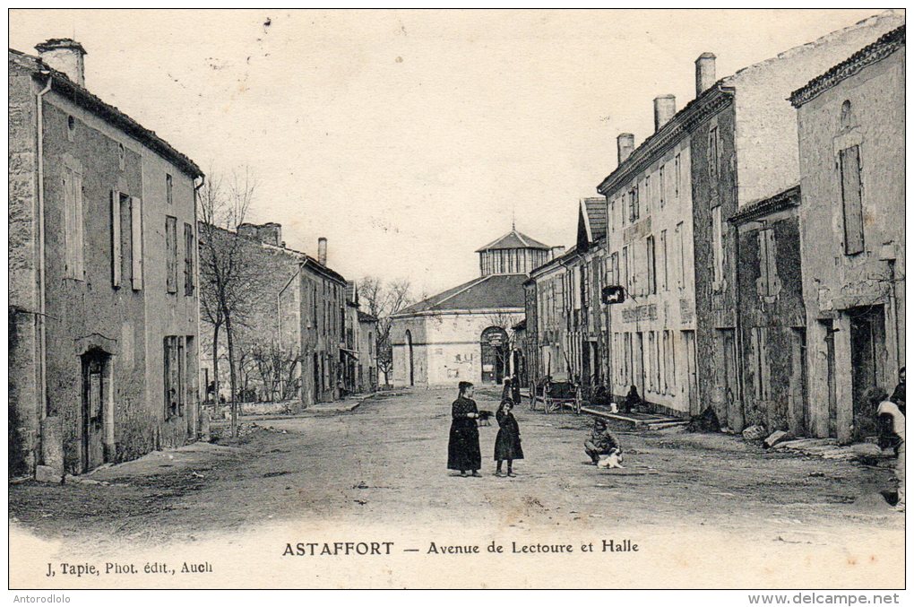 ASTAFFORT   Avenue De Lectoure Et Halle - Astaffort