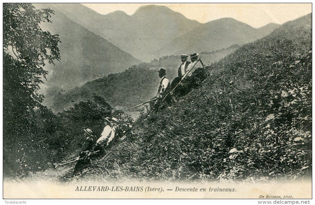 CPA 38  ALLEVARD LES BAINS DESCENTE EN TRAÎNEAUX - Allevard