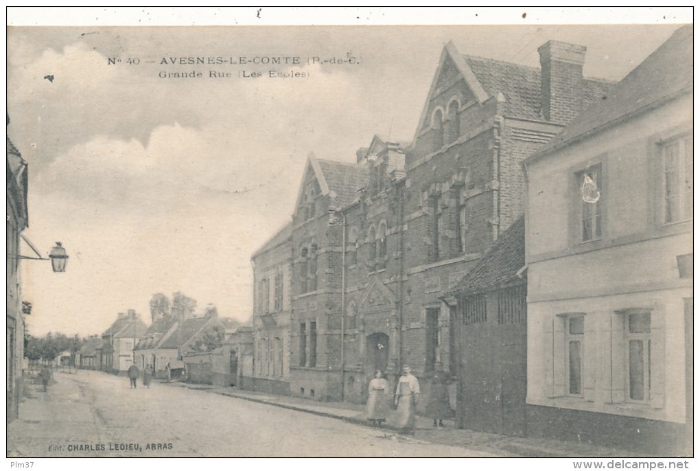 AVESNES LE COMTE - Grande Rue, Les Ecoles - Avesnes Le Comte