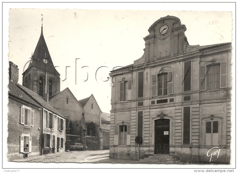 Villepreux (78) : La Place De La Mairie En 1950 GF. - Villepreux