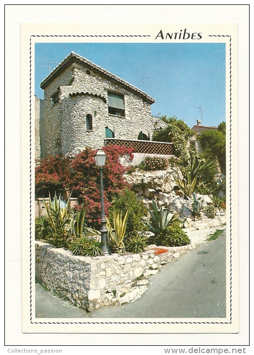 Cp, 06, Antibes, La Vieille Ville, Une Rue Pittoresque, écrite - Antibes - Old Town