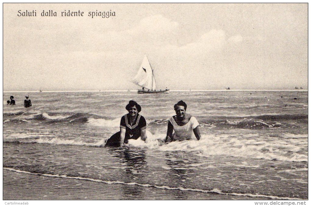 [DC7373] SALUTI DALLA RIDENTE SPIAGGIA - Old Postcard - Autres & Non Classés