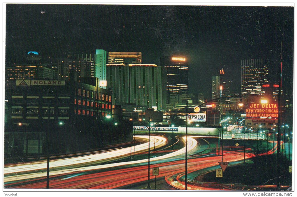 CP, ETATS-UNIS, DOWNTOWN SYLINE AT NIGHT, ATLANTA, GA. Voyagé En 1975 - Atlanta