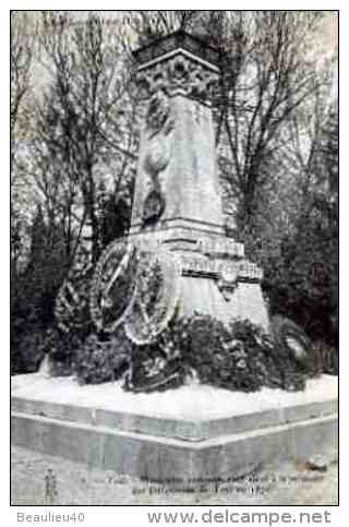 MILITARIA-TOUL - MONUMENT COMMÉMORATIF ÉLEVÉ A LA MÉMOIRE DES DÉFENSEURS DE TOUL EN 1870 - Monumentos A Los Caídos