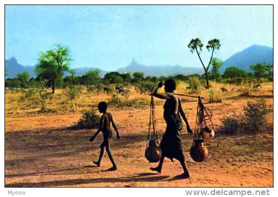 GUERA Porteuse D'eau Devant L'Abbou Telfane Photo Gabin - Tchad