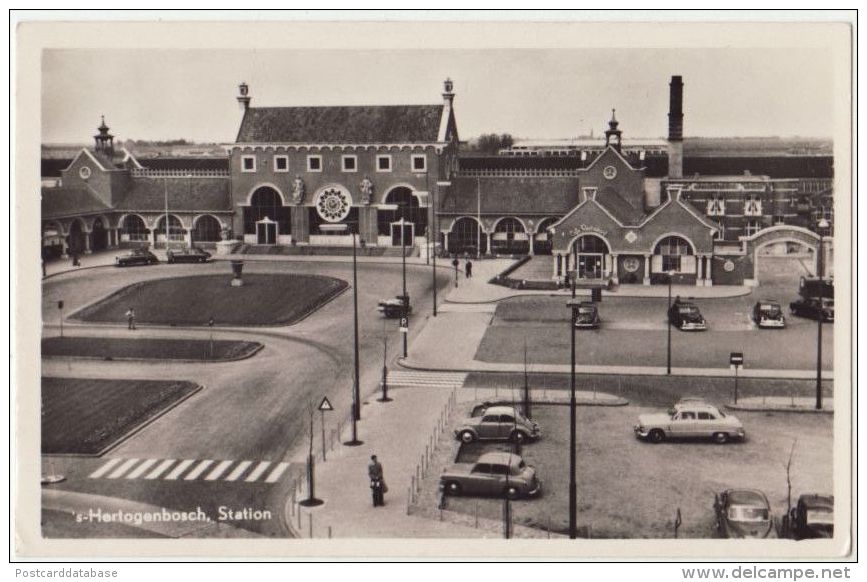 's Hertogenbosch Station - & Railway Station, Old Cars - 's-Hertogenbosch