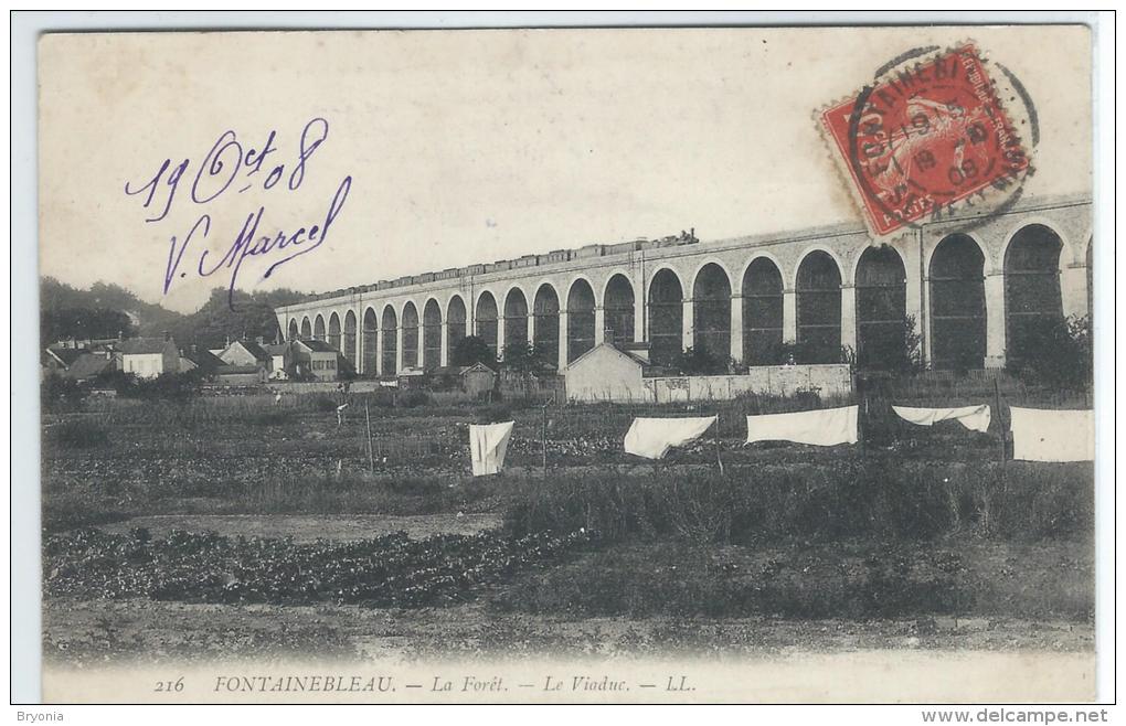 CPA - 77 - FONTAINEBLEAU -  La Foret   -  Le Viaduc  -  Train Avec Wagons - Très Bon état - - Fontainebleau