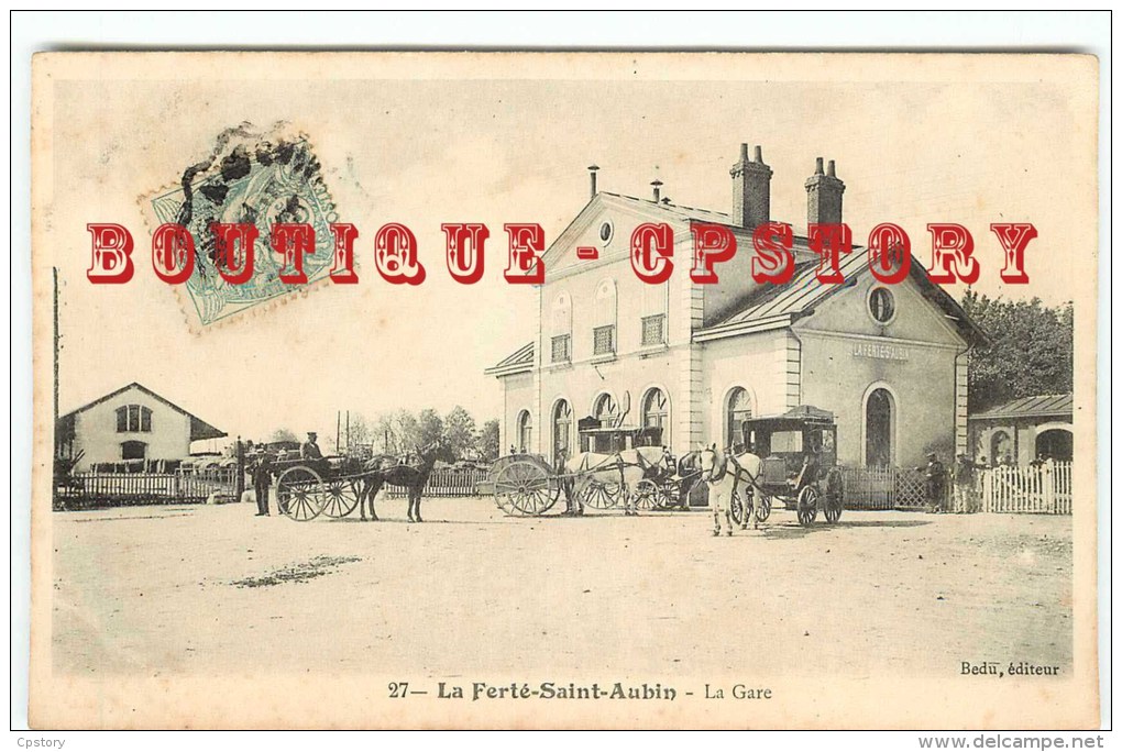 45 - LA FERTE SAINT AUBIN < Visuel RARE < Attente De La Diligence Devant La Gare - Train Chemin De Fer - Bahnhof - La Ferte Saint Aubin