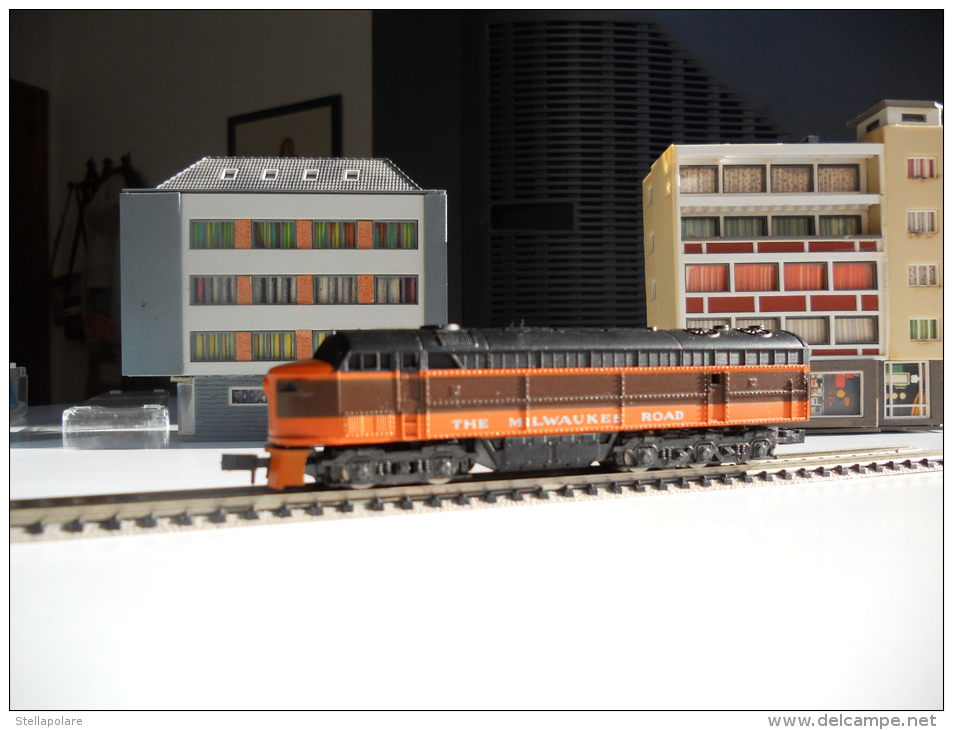 RIVAROSSI ATLAS 2123 N Scale VINTAGE THE MILWAUKEE ROAD Loco Diesel Fairbanks Morse C Liner - In Original Box - Loks