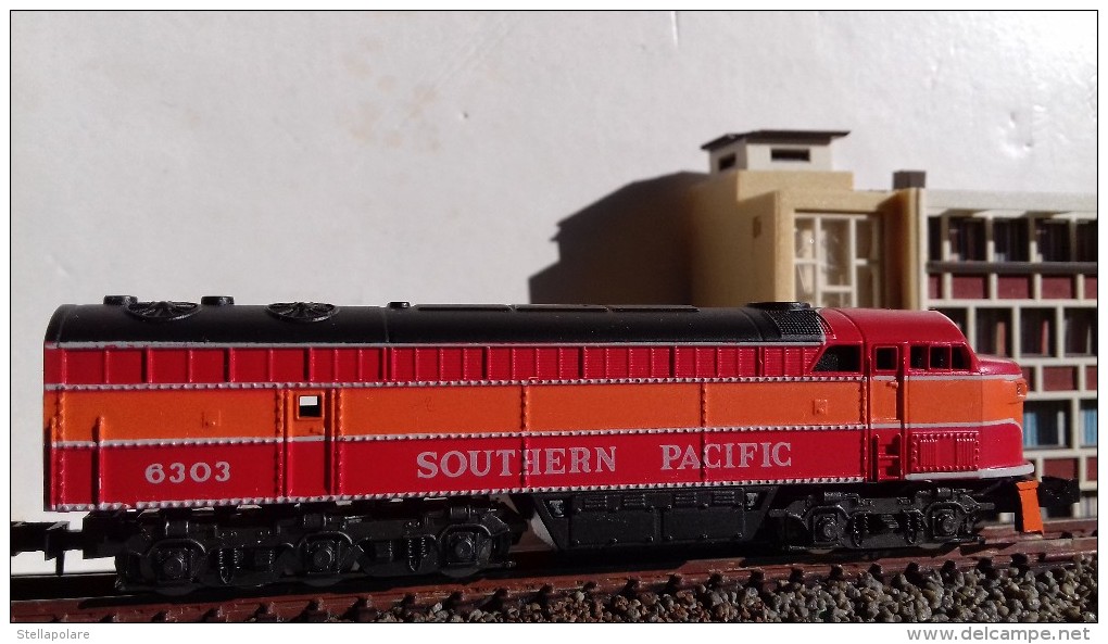 RIVAROSSI ATLAS 2125 N Scale VINTAGE SOUTHERN PACIFIC Loco Diesel Fairbanks Morse C Liner - In Original Box - Locomotieven