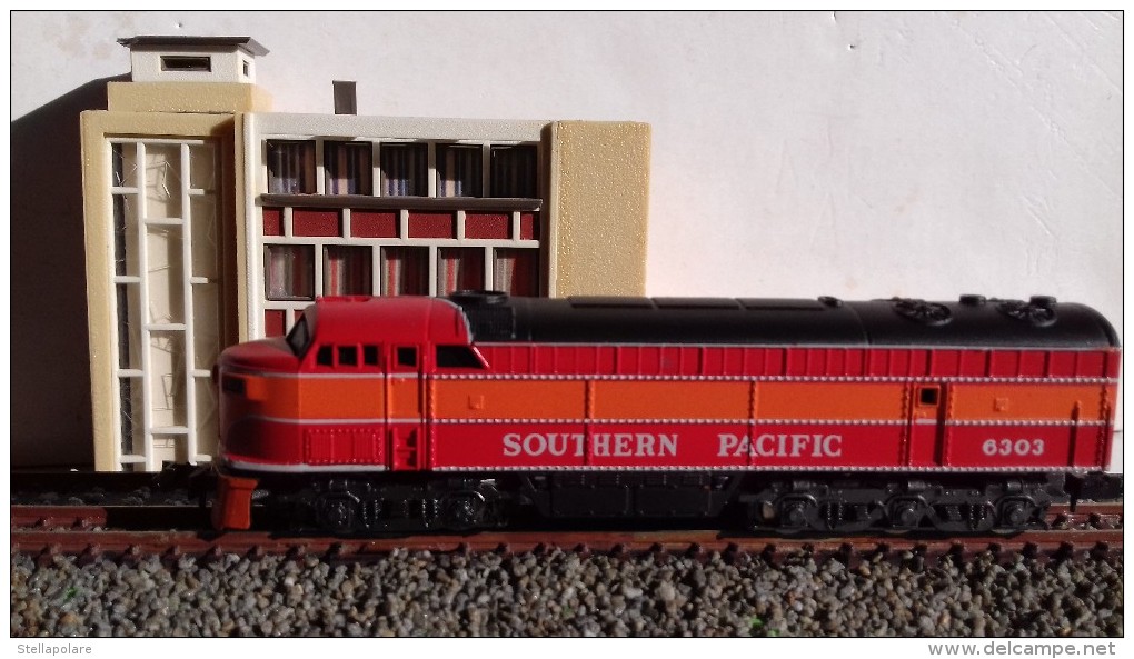 RIVAROSSI ATLAS 2125 N Scale VINTAGE SOUTHERN PACIFIC Loco Diesel Fairbanks Morse C Liner - In Original Box - Locomotive