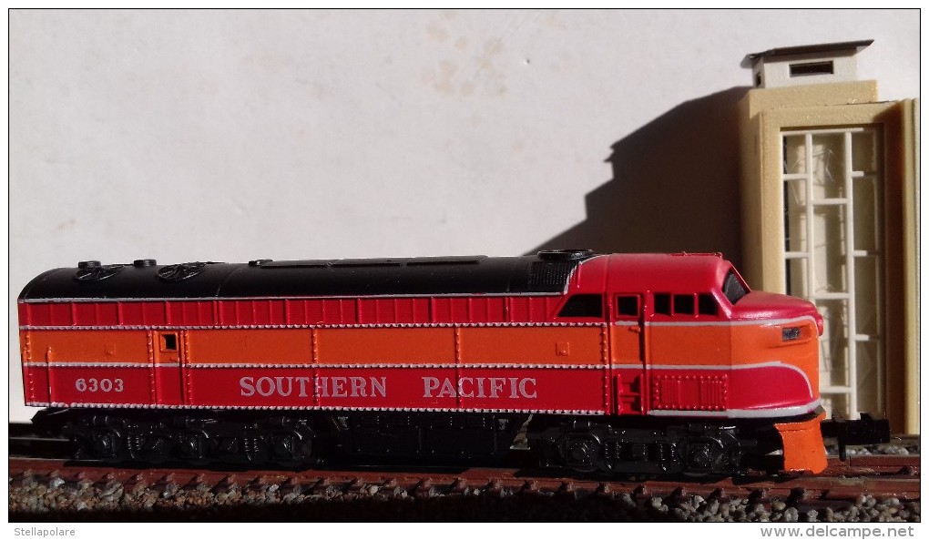 RIVAROSSI ATLAS 2125 N Scale VINTAGE SOUTHERN PACIFIC Loco Diesel Fairbanks Morse C Liner - In Original Box - Loks