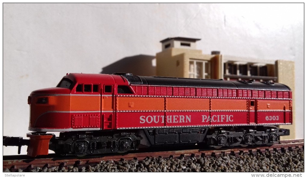 RIVAROSSI ATLAS 2125 N scale VINTAGE SOUTHERN PACIFIC Loco Diesel Fairbanks Morse C Liner - in original box