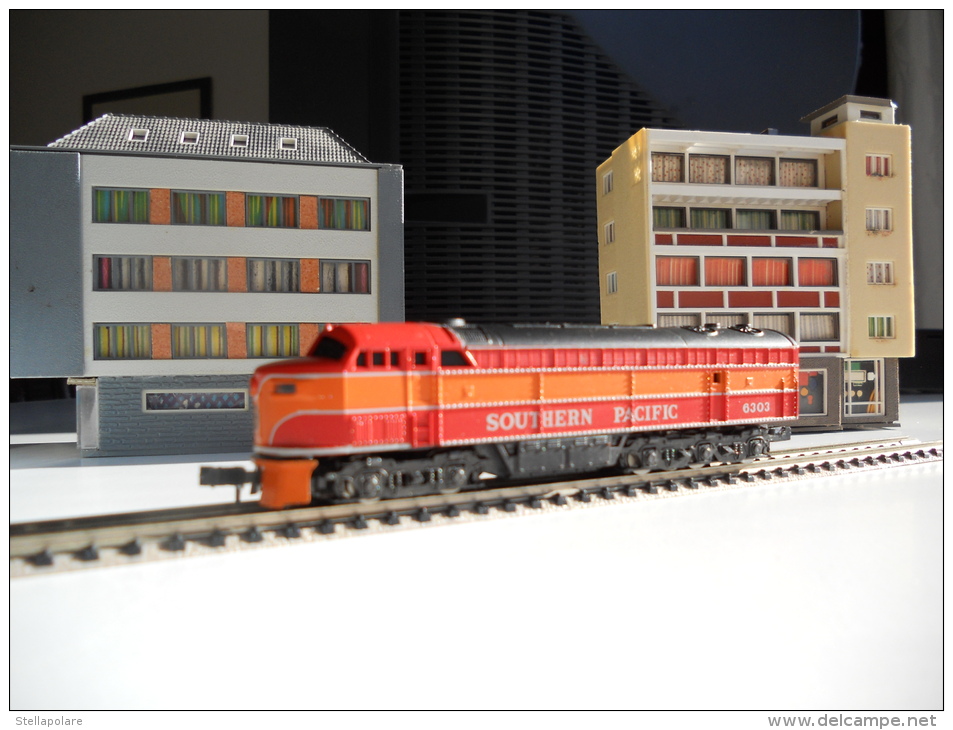 RIVAROSSI ATLAS 2125 N scale VINTAGE SOUTHERN PACIFIC Loco Diesel Fairbanks Morse C Liner - in original box