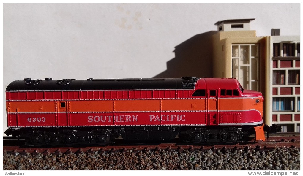 RIVAROSSI ATLAS 2125 N scale VINTAGE SOUTHERN PACIFIC Loco Diesel Fairbanks Morse C Liner - in original box