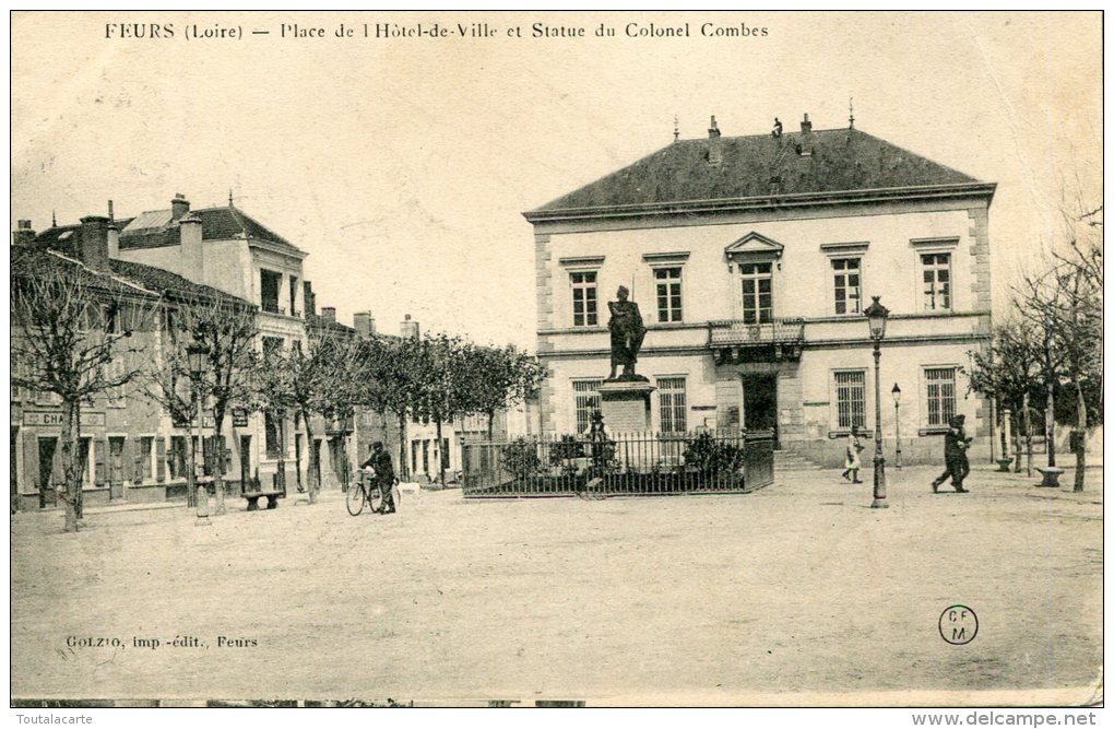 CPA 42 FEURS PLACE DE L HOTEL DE VILLE ET STATUE DU COLONEL COMBES 1906 - Feurs