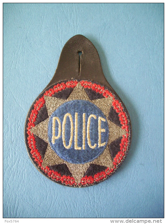 PLAQUE OBSOLETE / POLICE / BRODEE + CUIR - Police