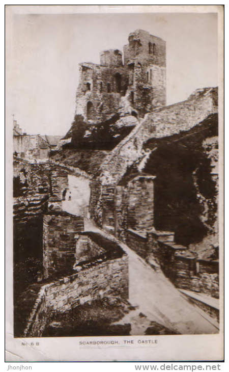 United Kingdom/England- Postcard (real Photo) Unused -Scarborough,the Castle - 2/scans - Scarborough