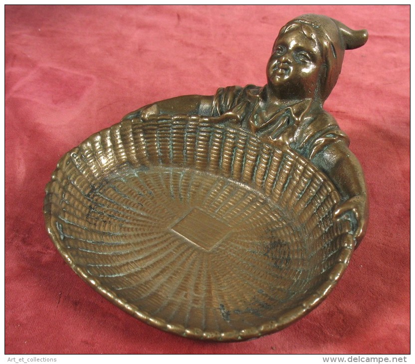 Intéressant Vide-poche En Bronze : Mitron Portant Un Panier à Pain - Bronzes