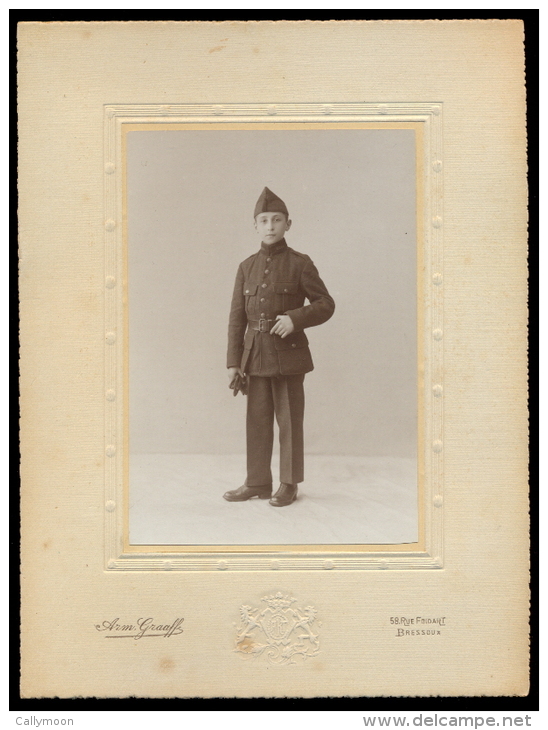 Enfant En Costume De Militaire - Format: 17,5 Cm / 23,5 Cm. - Oorlog, Militair