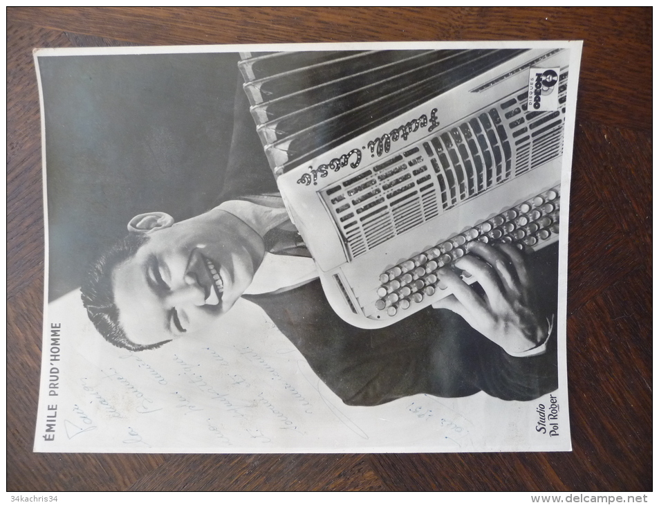 Photo Originale Dédicacée Et Autographiée Par L'accordéoniste Emile Prud'homme.Disque Odéon. 17 X 23 - Autogramme