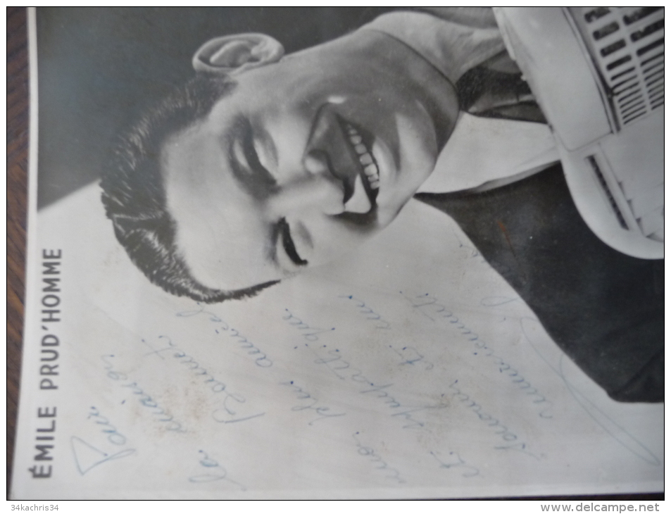 Photo Originale Dédicacée Et Autographiée Par L'accordéoniste Emile Prud'homme.Disque Odéon. 17 X 23 - Handtekening