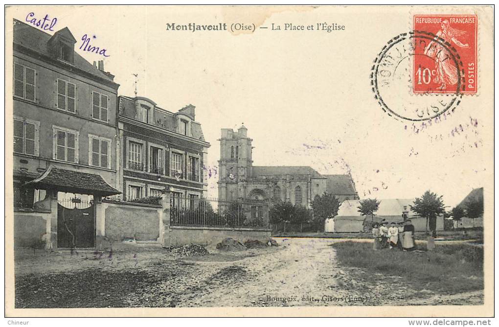 MONTJAVOULT LA PLACE ET L'EGLISE - Montjavoult