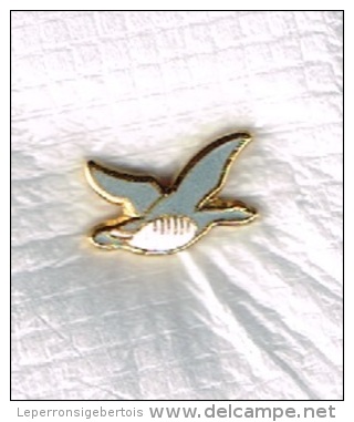 Pin's Oiseau Symbole De ACCOR - Merken