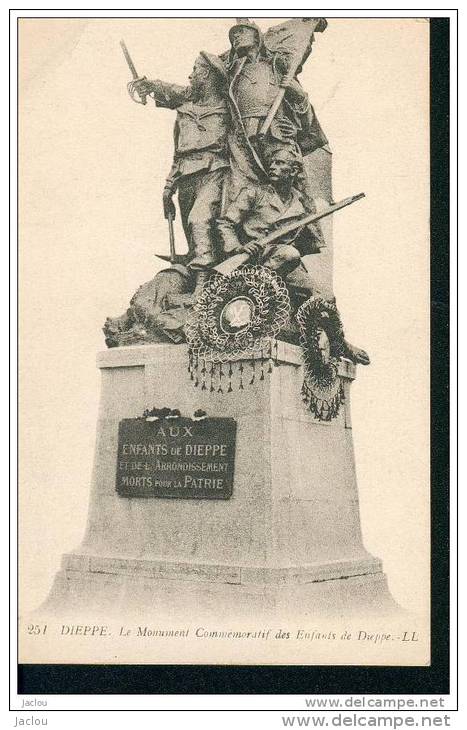 MONUMENT COMMEMORATIF DES ENFANTS DE DIEPPE REF 5732 - Monumenti Ai Caduti