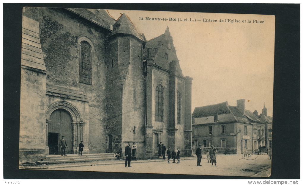 NEUVY LE ROI - Entrée De L'Église Et La Place (animation) - Neuvy-le-Roi