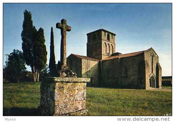 85 POUZAUGES LE VIEUX Eglise XIII°s - Pouzauges