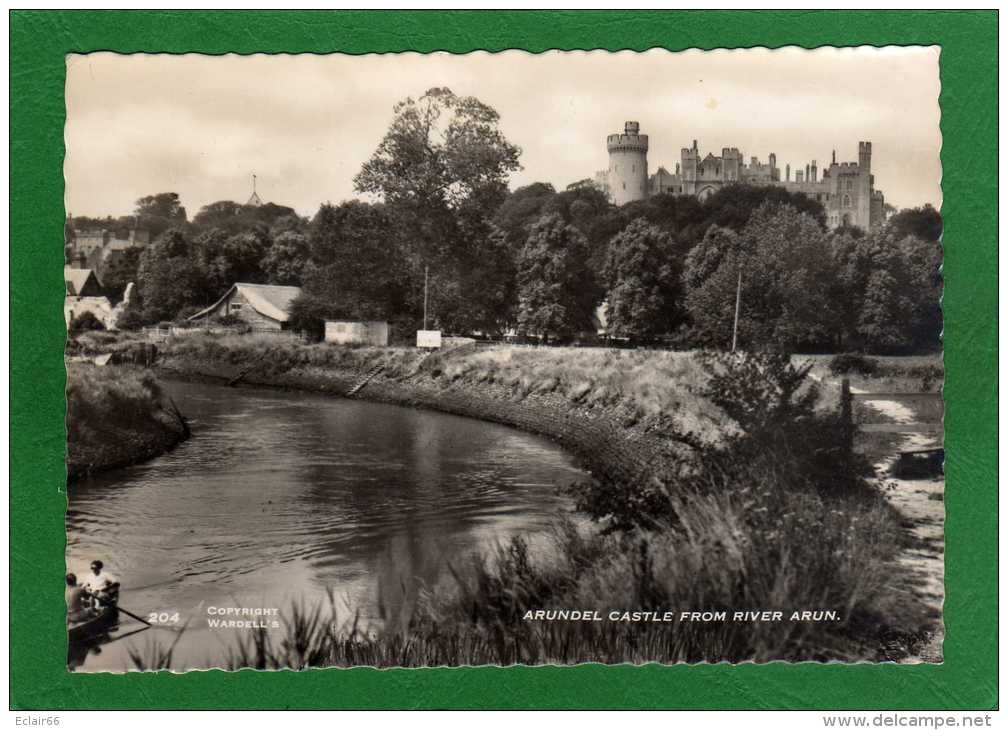 Sussex - Arundel Castle From The River Arun CPSM  Grd Format Dentellée Année1957 - Arundel