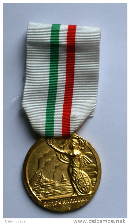 ITALIA - MEDAGLIA D'ONORE PER LUNGA NAVIGAZIONE MARINA MILITARE ITALIANA - Italie