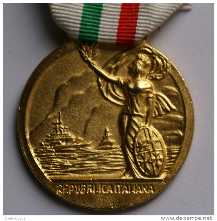 ITALIA - MEDAGLIA D'ONORE PER LUNGA NAVIGAZIONE MARINA MILITARE ITALIANA - Italië