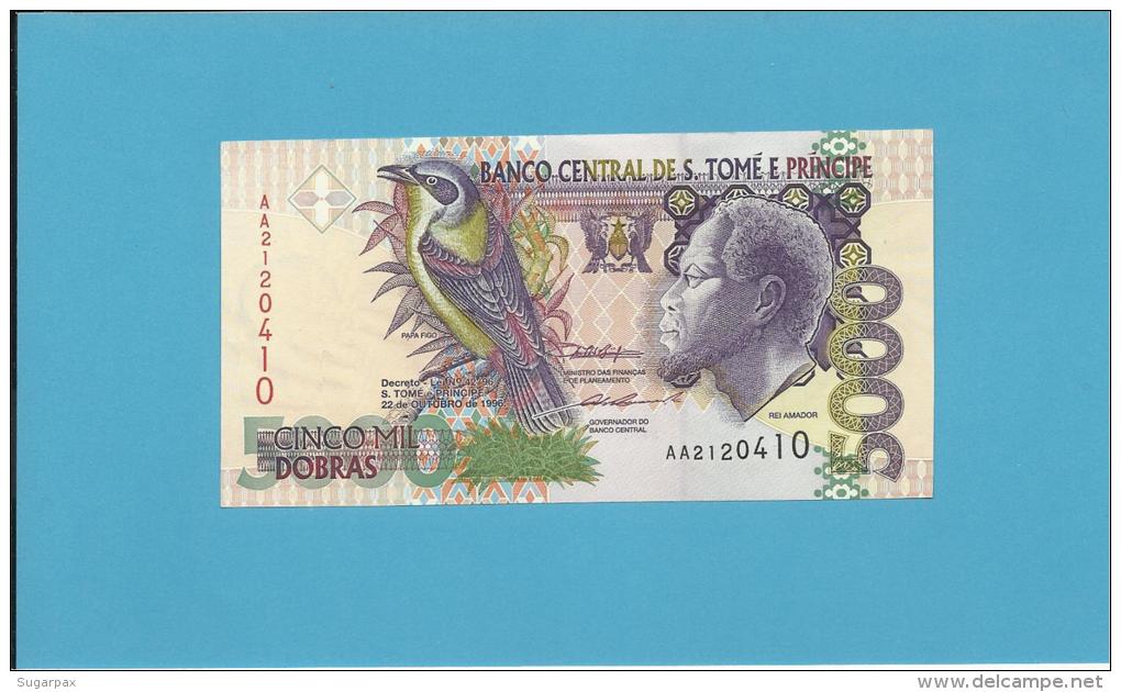 SAINT THOMAS & PRINCE - 5000 DOBRAS  - 22.10.1996 - UNC. - P65b - Two Security Threads - REI AMADOR - Sao Tome And Principe