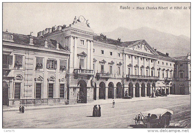 Italie - Aoste - Place Charles Albert Et Hôtel De Ville - Editeur De Giorgis Vittaz Aoste - Aosta