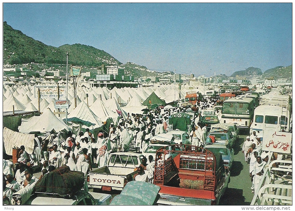 Pilgrims In Muna  Saudi Arabia  A-3485 - Saudi Arabia