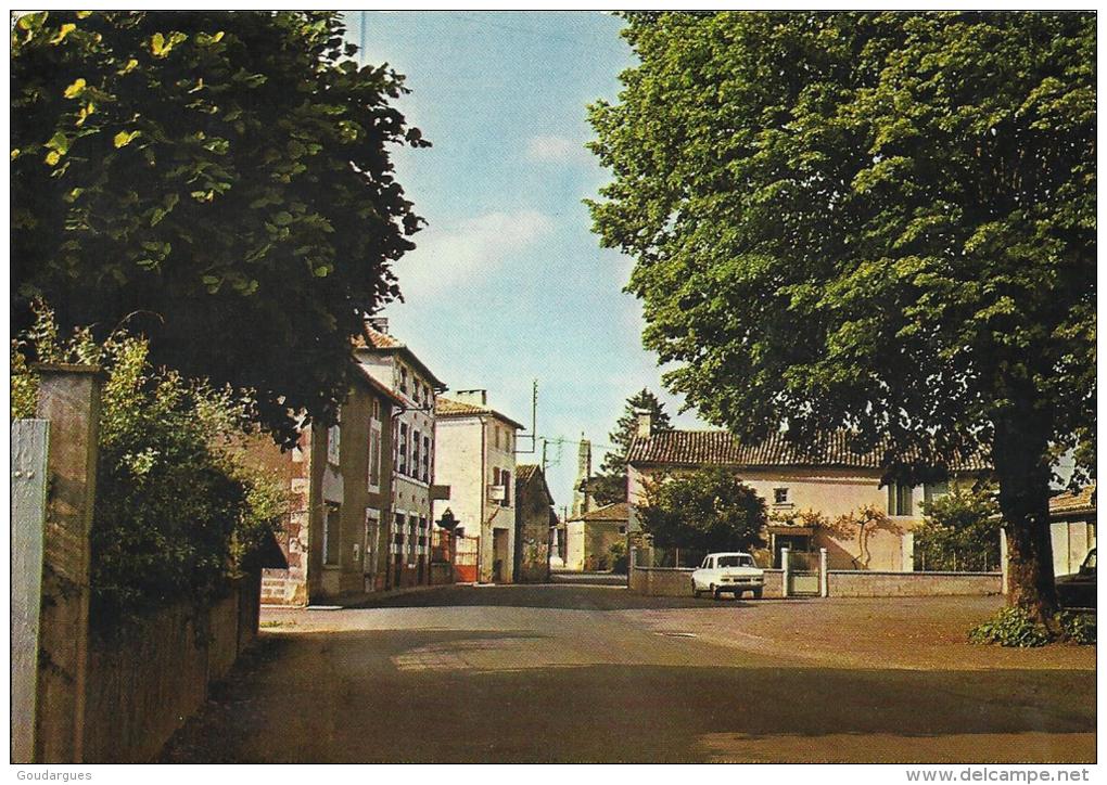 Montjean - (16) Villefagnan . L'entrée Du Bourg. - Villefagnan