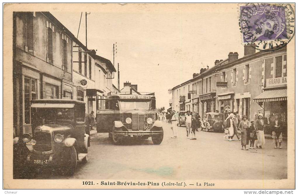 SAINT BREVIN LES PINS LA PLACE AVEC L'AUTOBUS SAINT BREVIN NANTES - Saint-Brevin-les-Pins