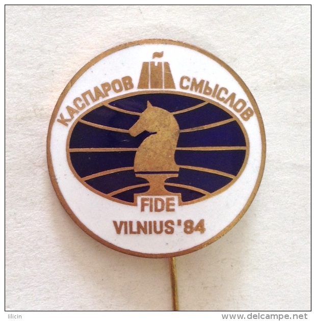 Badge Pin ZN000663 - Chess Sah Soviet Union USSR Lithuania Vilnius FIDE World Championships Kasparov Vs Smislov 1984 - Other & Unclassified