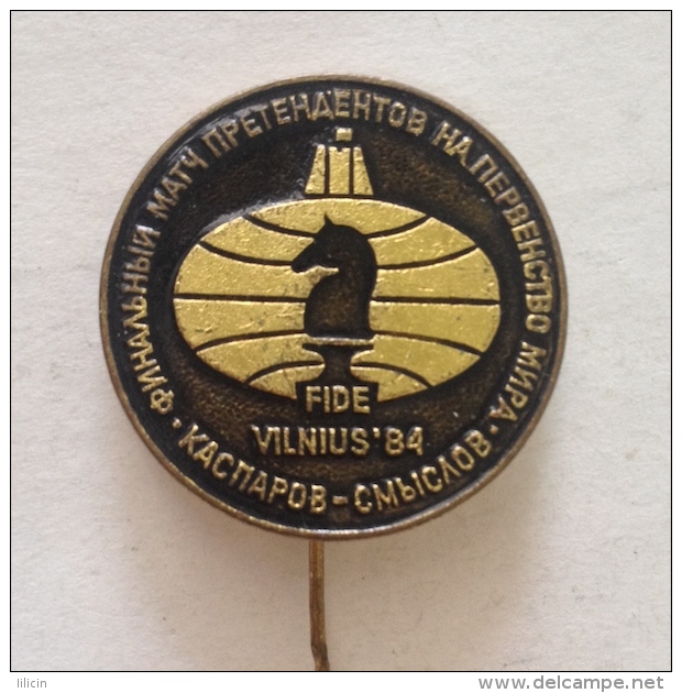 Badge Pin ZN000664 - Chess Sah Soviet Union USSR Lithuania Vilnius FIDE World Championships Kasparov Vs Smislov 1984 - Other & Unclassified